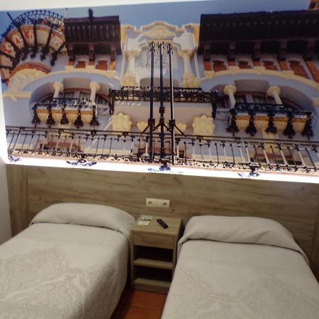 Hostal Serruchi テルエル エクステリア 写真